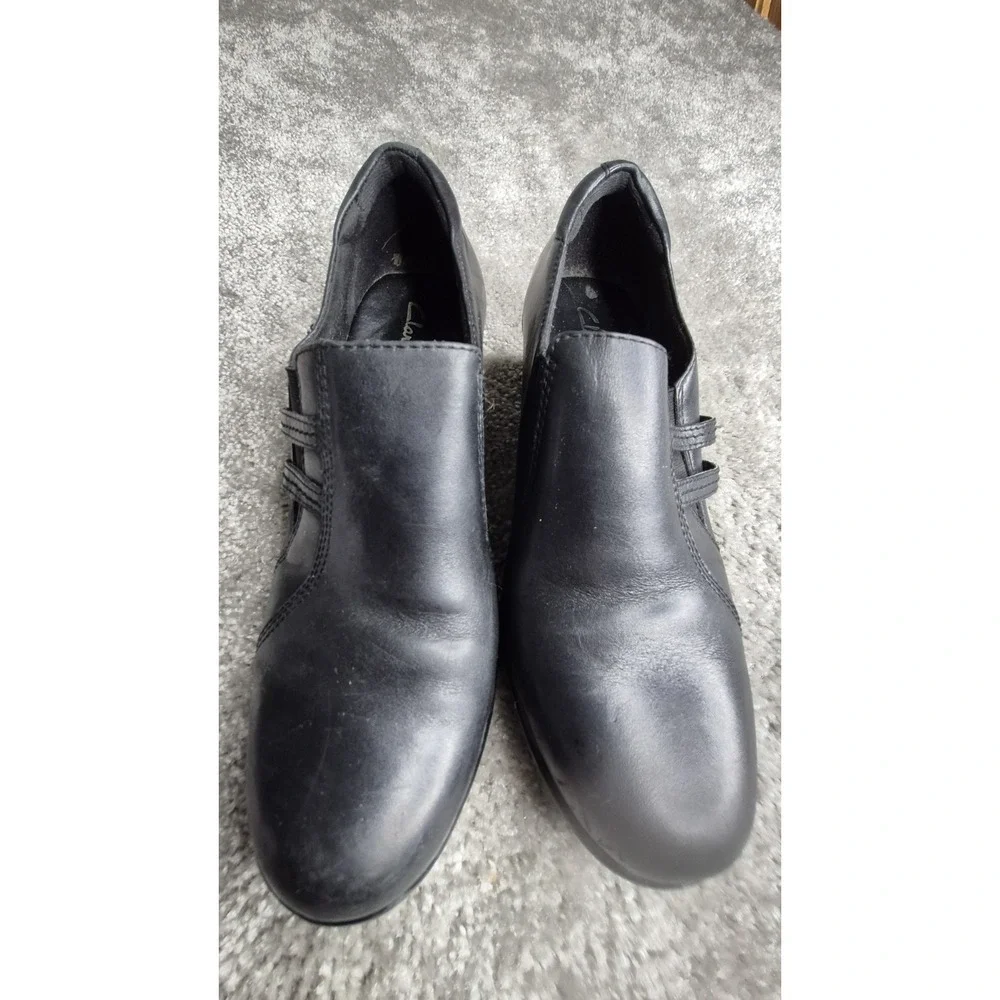 Clark's Bendables Womens Size 8 Black Leather Heeled Slip On Casual Dress Shoe - Picture 1 of 12
